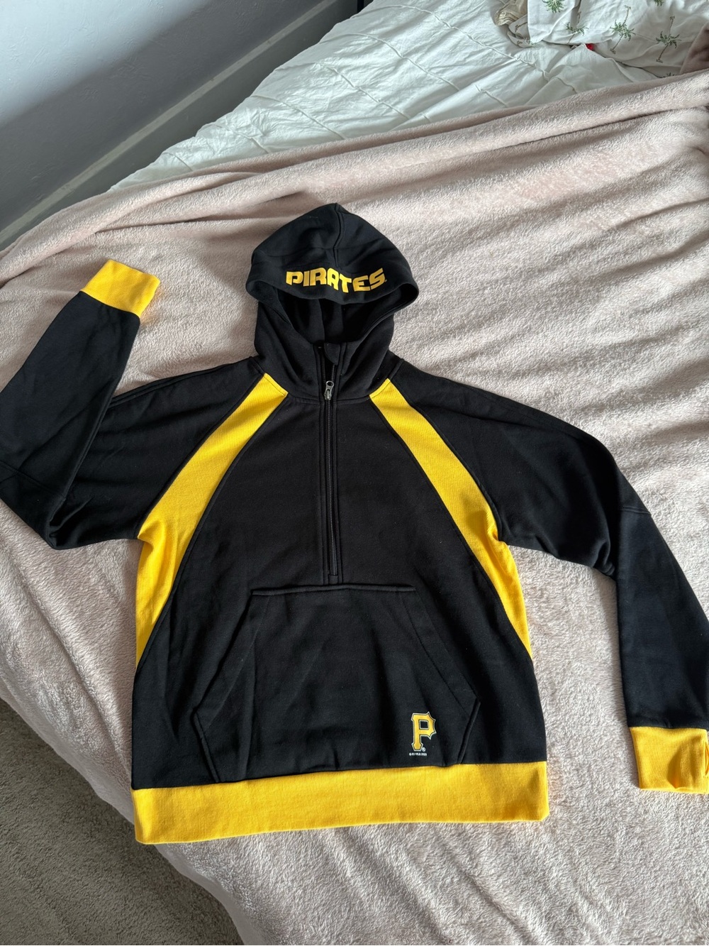 G-III 4Her Pittsburgh Pirates 1/4 Zip Hoodie Black Yellow NWOT - Medium